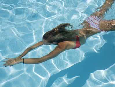 游泳耳朵会不会进水 游泳耳朵会不会进水 如何游泳耳朵不会进水