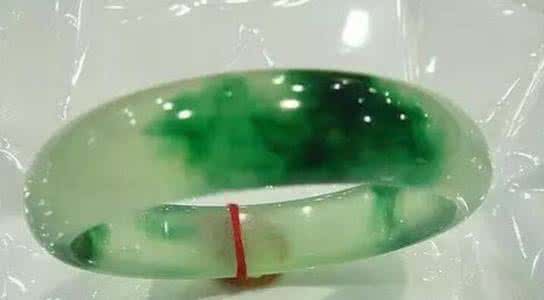 翡翠上蜡是什么样的蜡 翡翠上蜡 翡翠上蜡和浸蜡到底有何不同