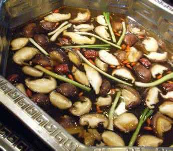 牛三鲜火锅的做法 野味三鲜火锅的详细做法介绍