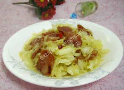 鸡毛菜洋葱的做法 圆白菜炒香肠的做法