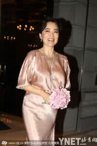 林青霞60岁生日照片 林青霞60岁生日照片 她曾媲美林青霞，如今60岁风采依旧！