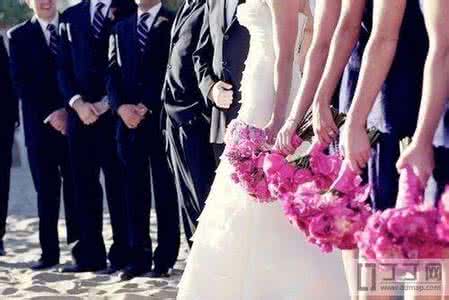 适合婚礼唱给新人的歌 新人婚礼必知的12个步骤
