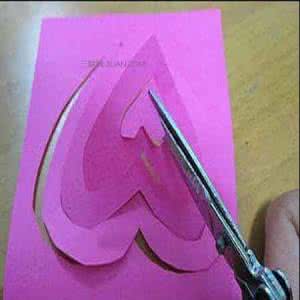 制作母亲节爱心贺卡 如何制作母亲节爱心贺卡的方法