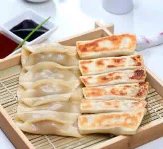 怎样做锅贴又脆又焦黄 外焦里嫩的家常锅贴（做法附图）*