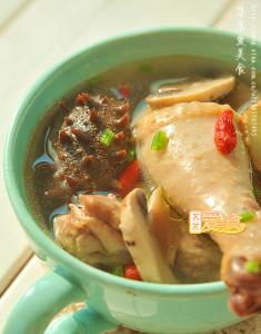 土俗村参鸡汤 鲜掉眉毛的鲜参口蘑土鸡汤