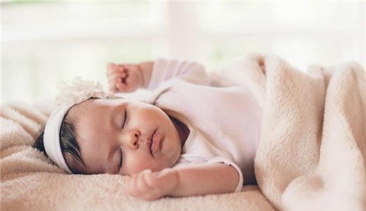 小孩睡觉出汗怎么回事 小孩晚上睡觉出汗 八岁小孩晚上睡觉出汗是怎么回事