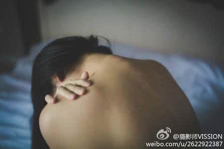微情书大全 【微情书010】很多时候,我们说放下了,其实并没有真的放下,我们只是假装痊愈,假装幸福,然后在寂静的角落里默默地重复伤心。