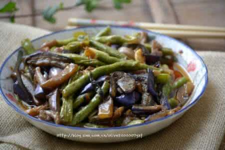 干煸茄子炒豆角 干煸茄子豆角，超下饭的家常菜