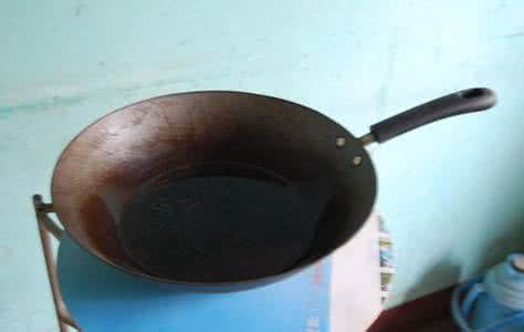 柳宗理铸铁锅开锅保养 家庭主妇教你如何处理新锅开锅和保养铁锅?