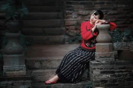 背上行囊就是过客 精妙话语：背上行囊，就是过客；放下包袱，就找到了故乡