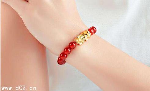 貔貅吊坠手链 佩戴貔貅吊坠的讲究 貔貅手链佩戴的风水讲究