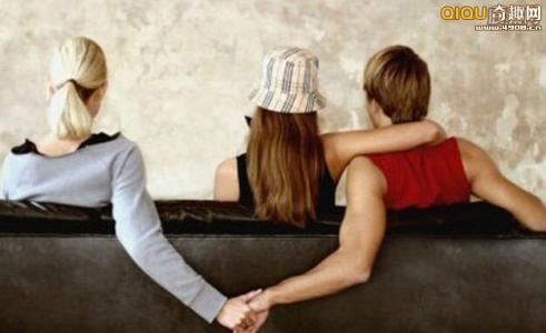 金牌调解丈夫和婆婆睡 丈夫在婆婆影响下高调出轨