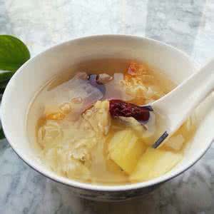 苹果汤的做法 苹果汤的做法 冬季适合吃苹果 美肤苹果汤的做法介绍