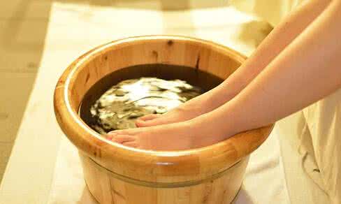 去除脚臭最简单的方法 去除脚臭的方法 有脚臭怎么办 这样可以去除脚臭