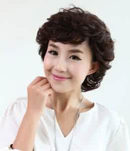 圆脸适合的发型图片 适合圆脸中年妇女的发型