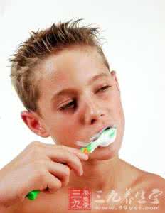 牙齿黄用三种牙膏刷牙 三种刷牙方法糟蹋牙齿