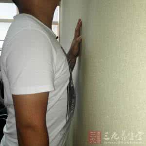 肩周炎爬墙视频 “爬”个墙竟能防治肩周炎