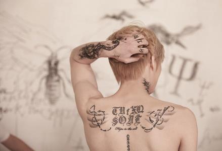 权志龙mama提到金在中 【吴亦凡】idol纹身大公开!吴亦凡权志龙金在中泫雅纹身比拼_吴亦凡