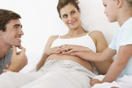 孕妇摸肚子的正确图解 孕期摸肚子有哪些技巧_孕期摸肚子的正确打开方式