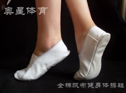 芭蕾舞鞋怎么穿 芭蕾舞鞋怎么穿 如果只买一双芭蕾鞋,我一定会选她