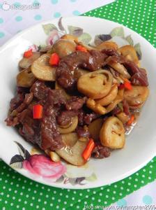 蚝油草菇炒牛肉 蚝油草菇滑炒牛肉的做法