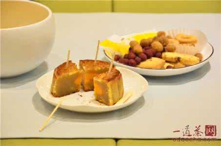 喝茶解油腻 吃月饼时喝茶可解油腻