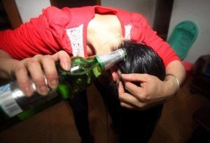 啤酒洗头的正确方法 啤酒洗头的正确方法 啤酒怎么洗头