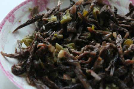 小菜一碟 美食家小菜一碟的家与您分享正宗三伏天里别闲着——晒茄子干做法