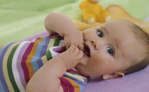 宝宝干性湿疹如何治疗 如何用饮食治疗宝宝的湿疹