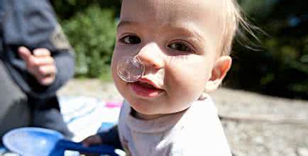 婴儿鼻涕多鼻塞怎么办 宝宝鼻塞流鼻涕怎么办