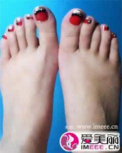 脚趾甲适合涂什么颜色 脚上涂什么颜色指甲油好看