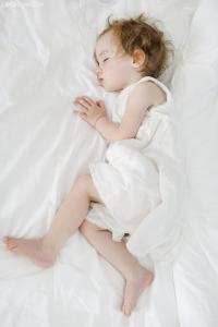 小孩子睡软床 孩子常睡软床坏处多