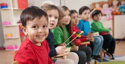 别让孩子输在起跑线上 令人震惊的德国教育：让孩子输在起跑线！