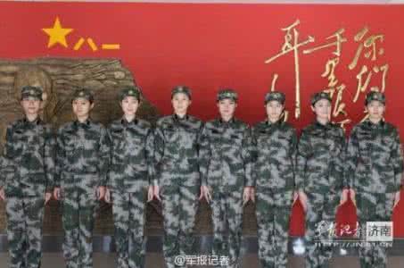 三军仪仗队 解放军三军仪仗队首批女新兵亮相 面容娟秀很惹眼
