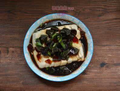 皮蛋豆腐的做法 年夜饭:皮蛋豆腐的做法