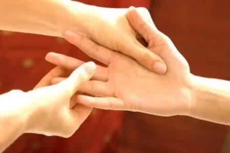 手掌是人的第二个心脏 心脏不好的人手掌有一个地方要经常按一按