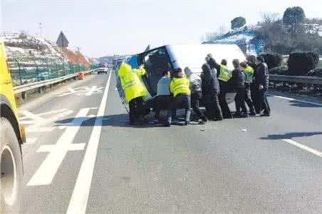 鸡年首个寒潮预警来袭 大范围寒潮来袭 【提个醒】寒潮来袭，警惕哮喘！