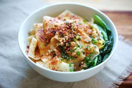 陕西美食油泼面 手把手教你做陕西地道美食油泼面