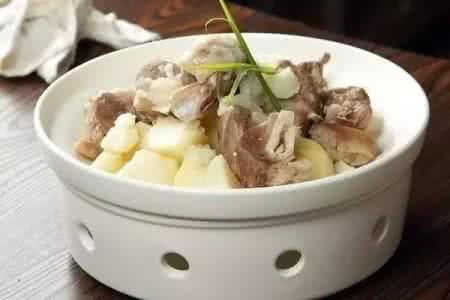 炖羊肉怎么去膻味 新疆美味炖羊肉(萍果炖羊肉没有膻味）