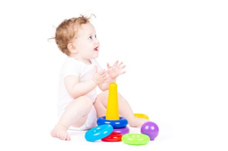 这样鼓励孩子最有效 这样鼓励孩子最有效 孩子总爱新玩具 4招引导最有效