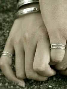 冬天女人暖被窝中图片 女人为男人暖的被窝…看完不许哭哦