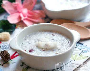 山药薏米芡实粥 山药、薏米、芡实粥。补肾生精、健脾和胃、祛湿补肺、美容益寿