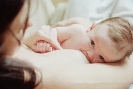 乳房保健按摩方法 哺乳期如何对乳房进行保健