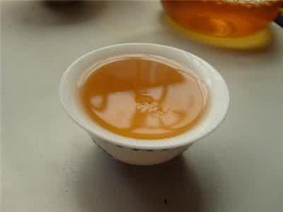泡沫墙贴对人体有害吗 红茶汤飘浮的泡沫是什么 对人体有害吗