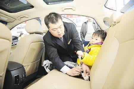 汽车哪个座位最安全 车上哪个座位最安全