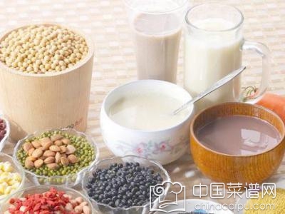 减肥豆浆食谱 一天减肥的最佳食谱 推荐薏仁豆浆