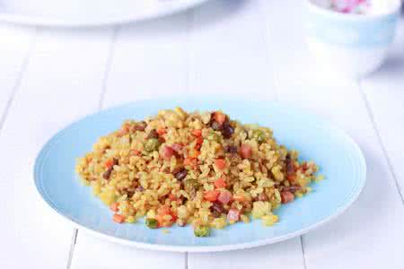 咖喱炒米饭 用咖喱解决剩米饭——黄金炒饭