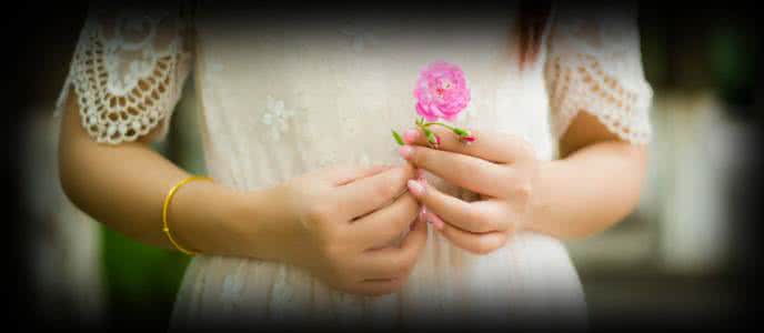 我们怎么爱着却不快乐 爱着,痛着,且快乐着……【情感美文】