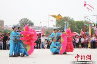 广场舞祝福祖国扇子舞 连云港扇子舞祝福祖国 您有一份来自连云港市第一人民医院的新年祝福，请查收