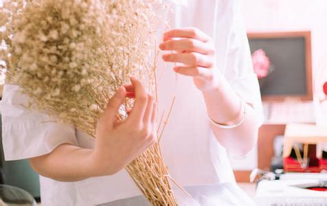 农历二月出生的女人 农历二月出生的女人 农历几日出生的女人，会赚钱能养家！